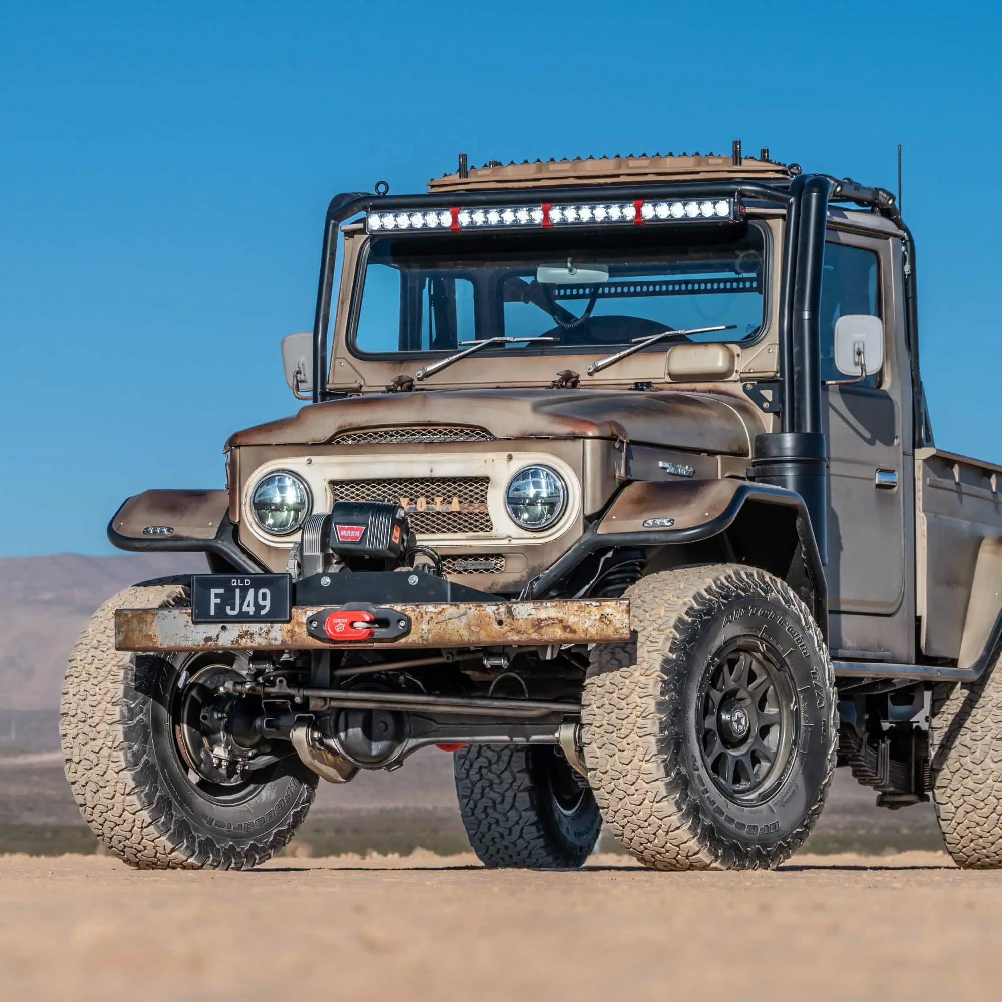 Saber Offroad Alloy Winch Shackle Short – Cerakote Grey | Saber Offroad