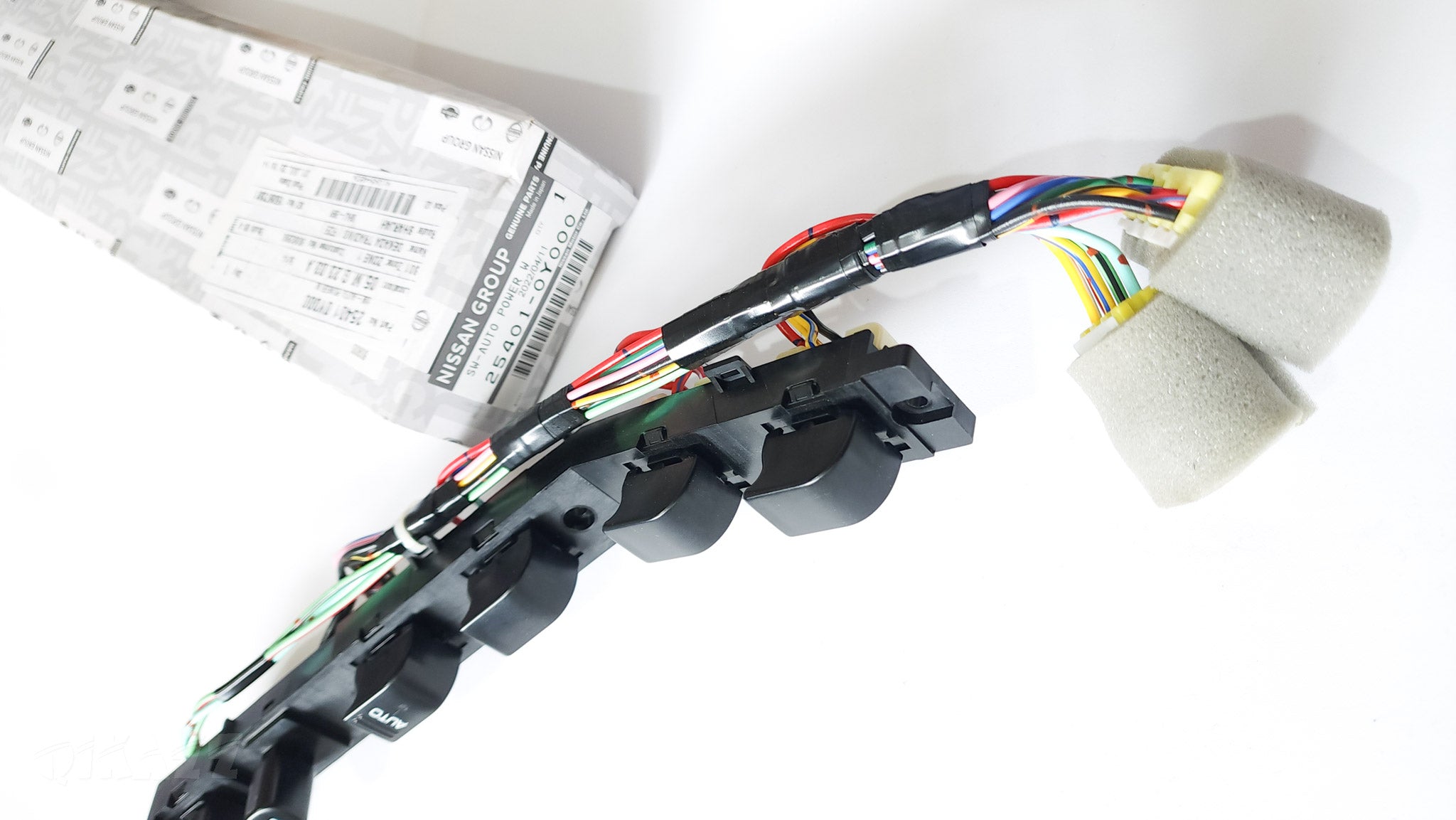 Genuine Nissan Electric Main Power Window Switch Assembly for GQ S2 | Nissan