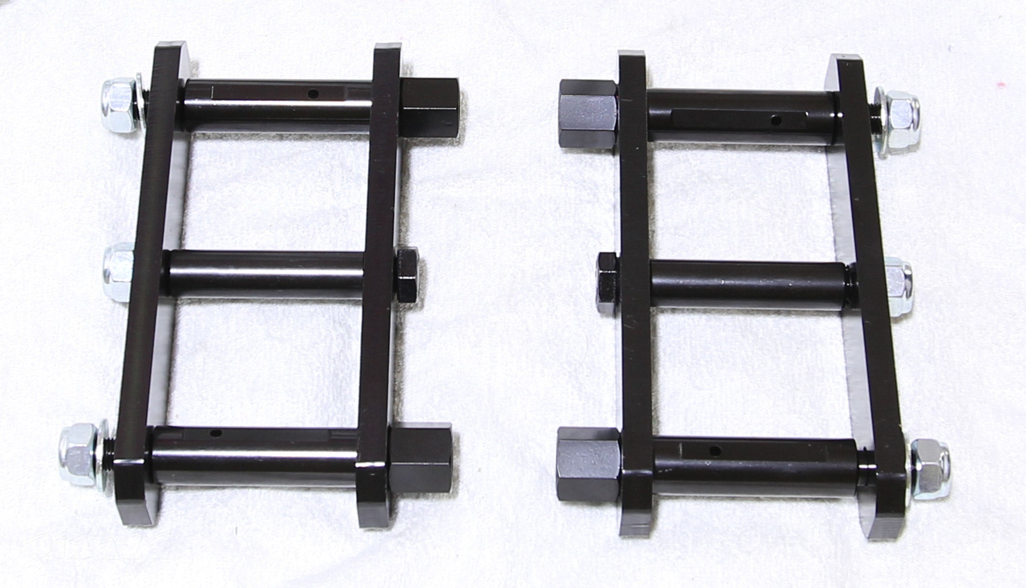 Roadsafe 4wd 50mm Extended Shackle Pair for Nissan Navara NP300 | Roadsafe