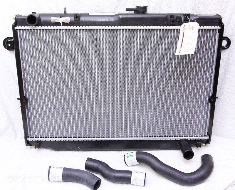 Adrad Alloy / Plastic Radiator for Toyota Landcruiser 105 Series Manual Petrol 98-02 FZJ105