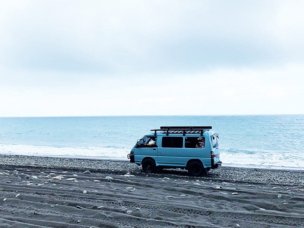 Mitsubishi Delica L300 High Roof (1986-1999) Slimline II Roof Rack Kit | Front Runner